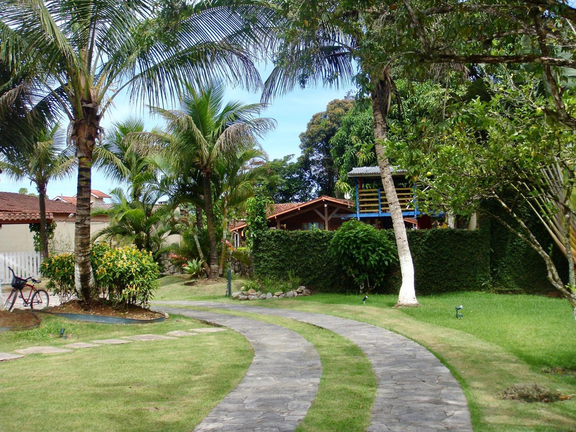 Holiday home Casa Enorme: Riverside Retreat With Forest Views And High-speed Internet Bertioga
