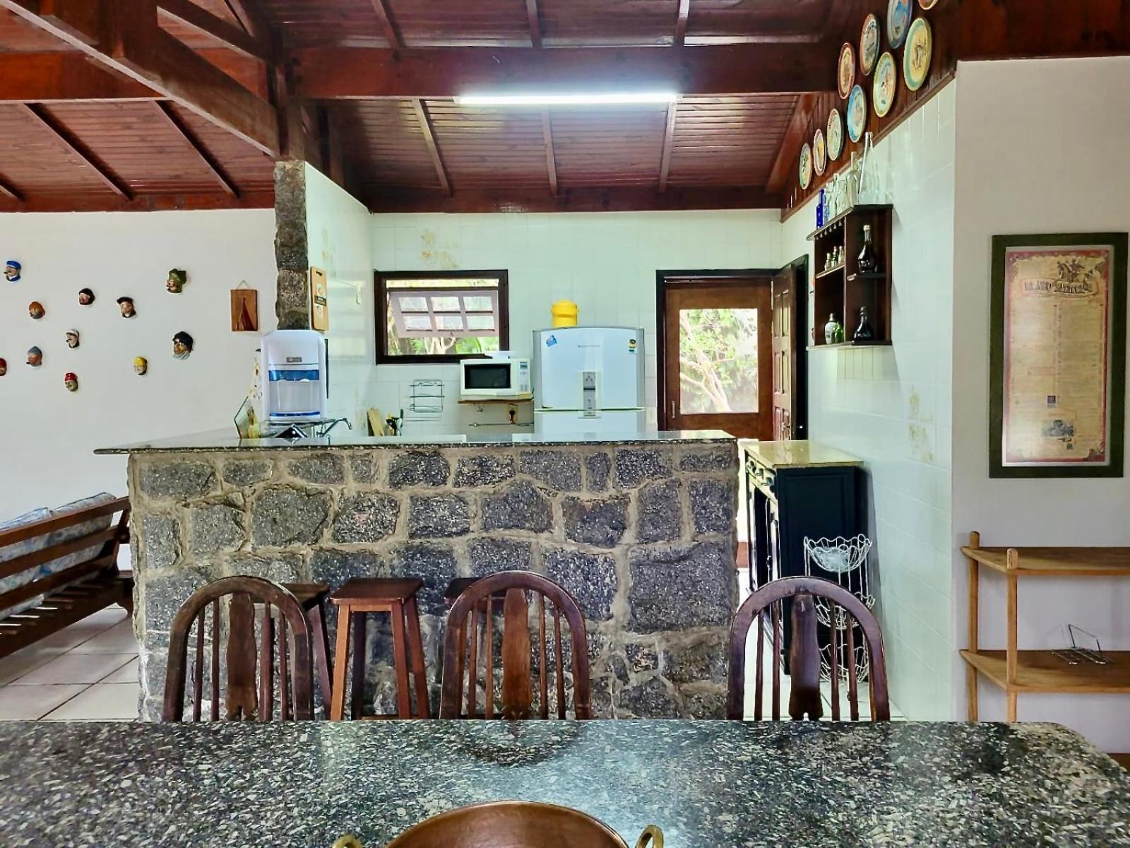 Casa Enorme: Riverside Retreat With Forest Views And High-speed Internet Holiday home