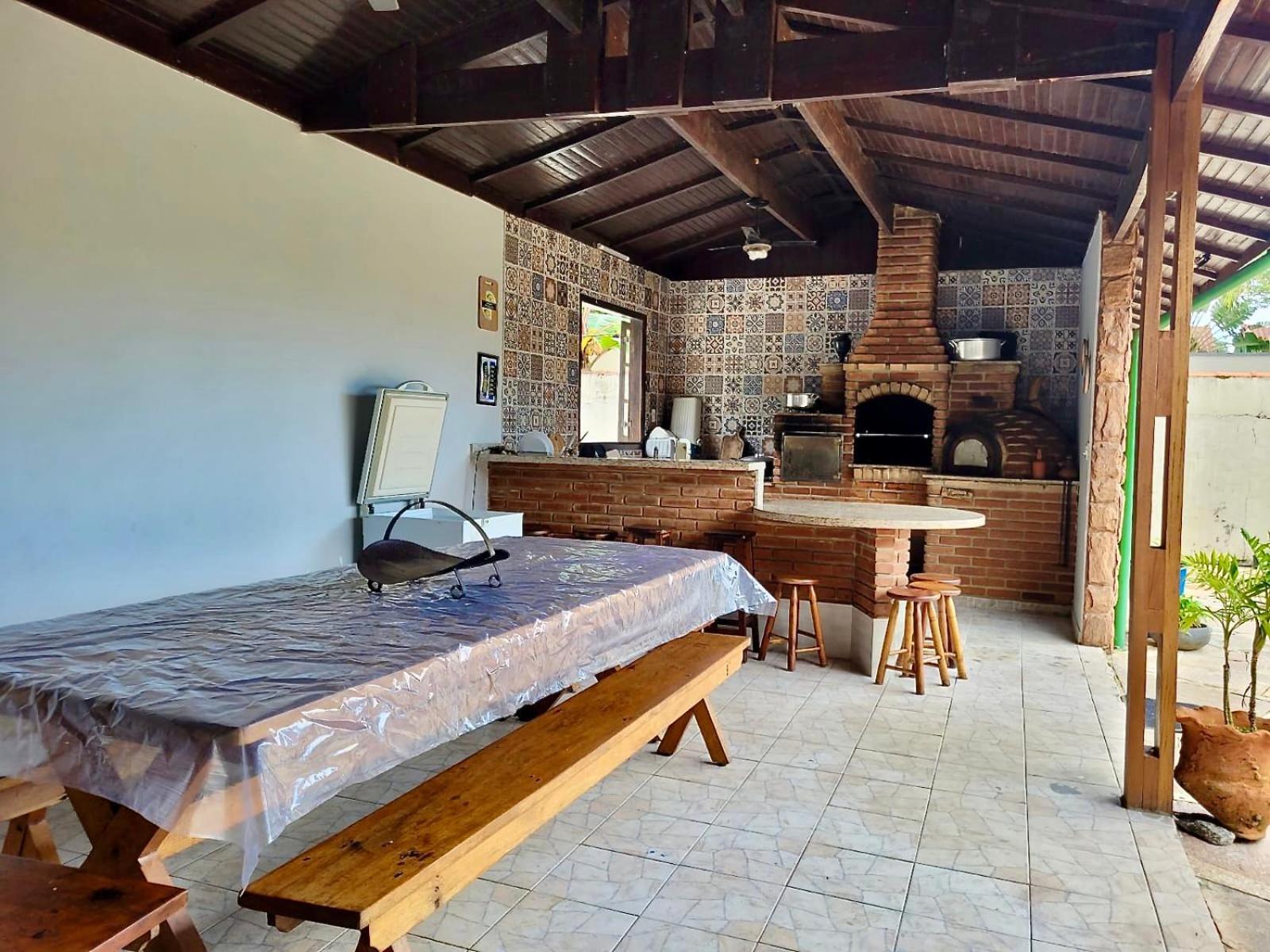 Casa Enorme: Riverside Retreat With Forest Views And High-speed Internet Holiday home